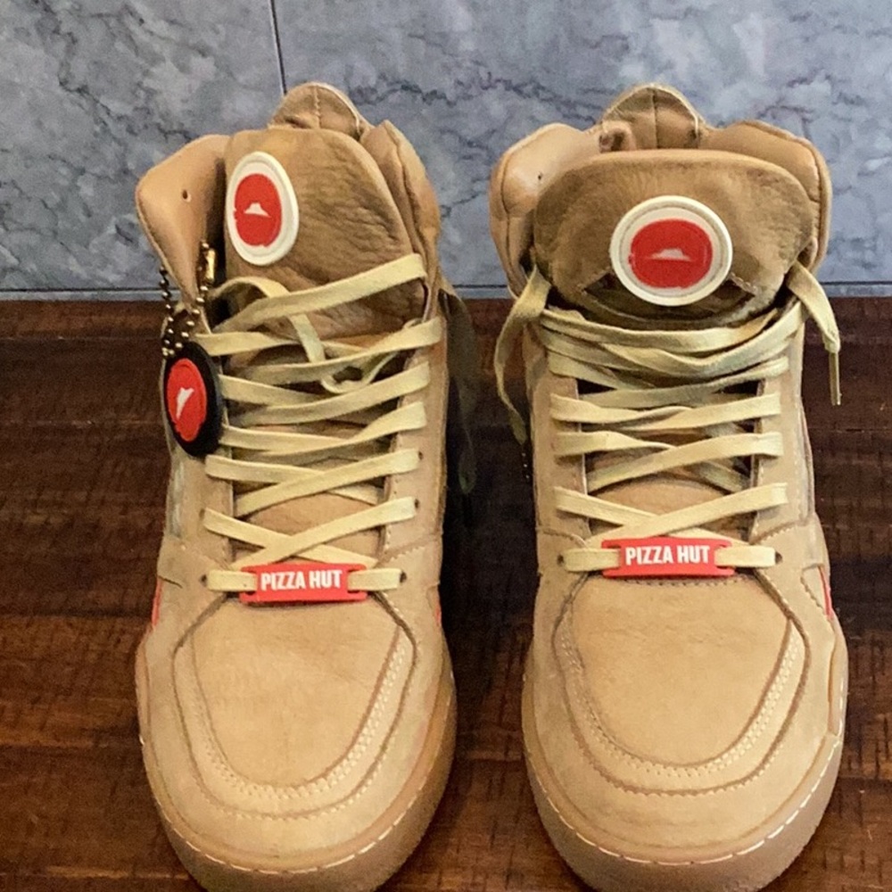Pizza Hut, Suede Pie-Top Sneakers, rare! app tag to order pizza NEW